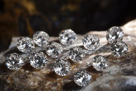 A Complete Guide to Natural Diamonds: Origins, Characteristics, and Their Unique Beauty