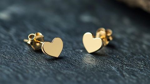Small Heart Studs Overview: A Look at Classic and Contemporary Designs