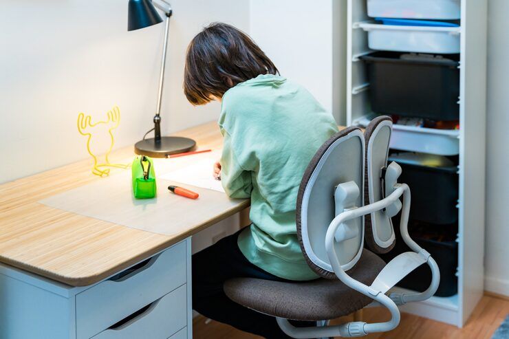 Kids’ Height-Adjustable Study Desks: A Complete Guide for Parents